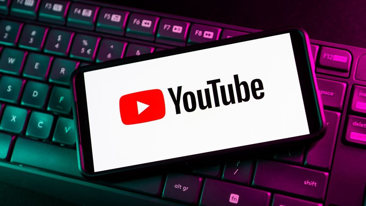 YouTube is experimenting with a new feature that allow to add notes on videos