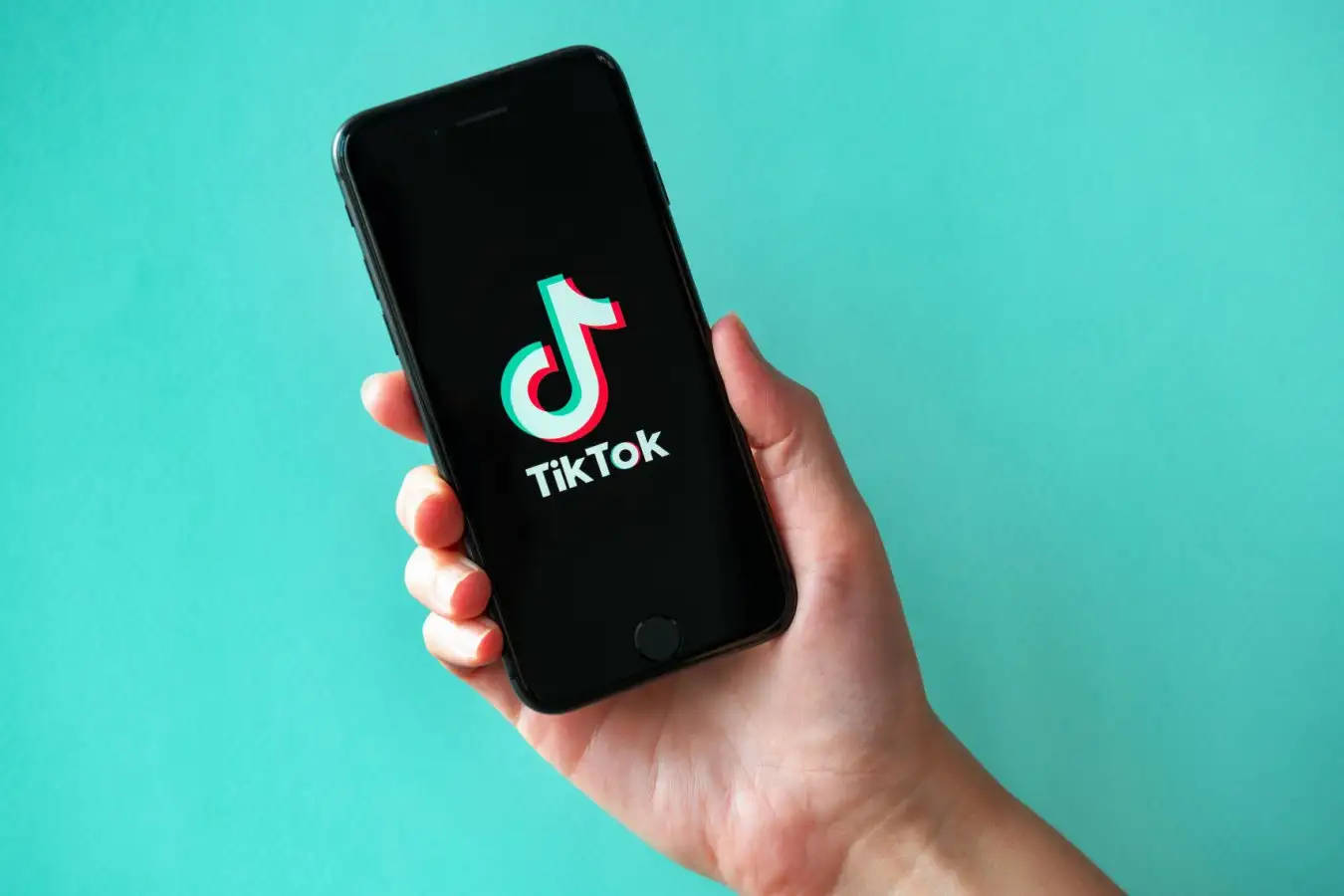 TikTok introduces voice notes and photo sharing in DMs