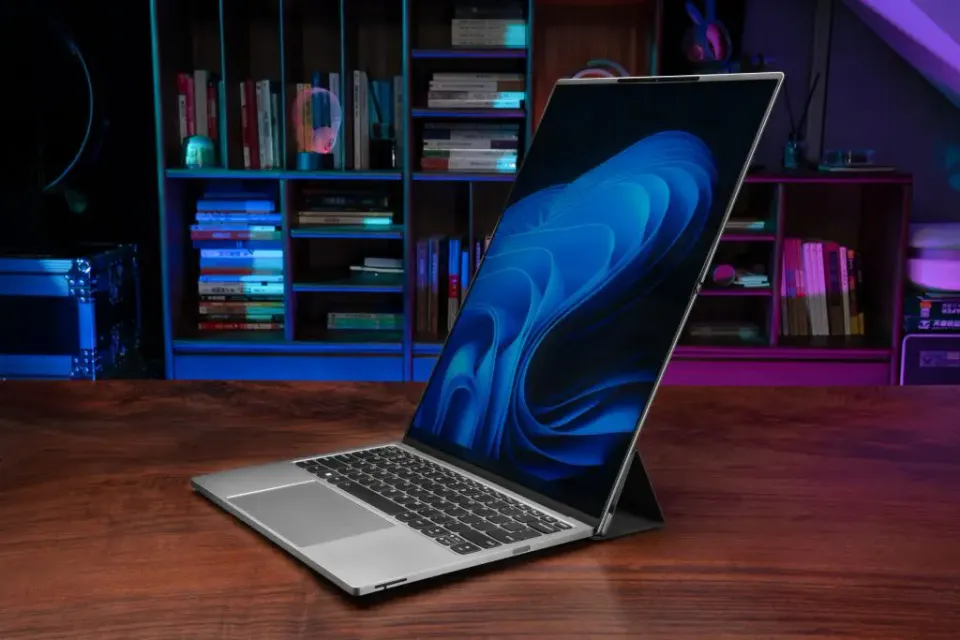 Lenovo showcased new laptops concepts at MWC 2025