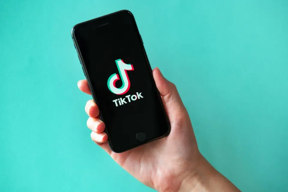 TikTok introduces voice notes and photo sharing in DMs